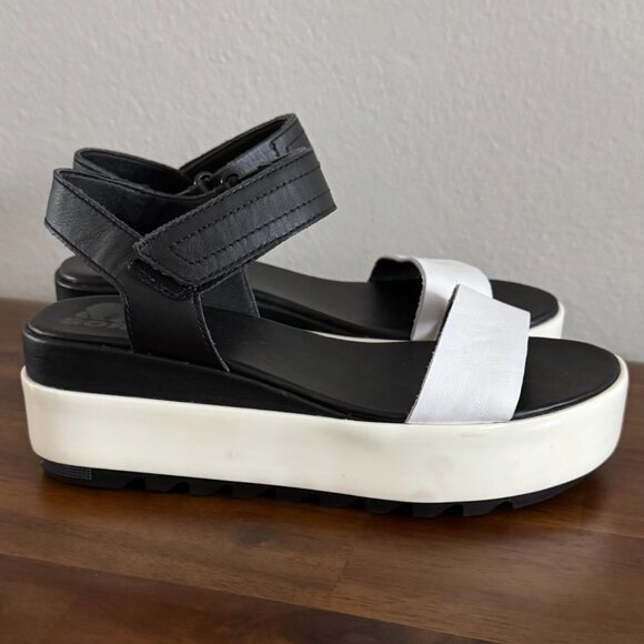 Sorel - CAMERON™ Flatform Women's Wedge Sandal in Black and White - Picture 5 of 9